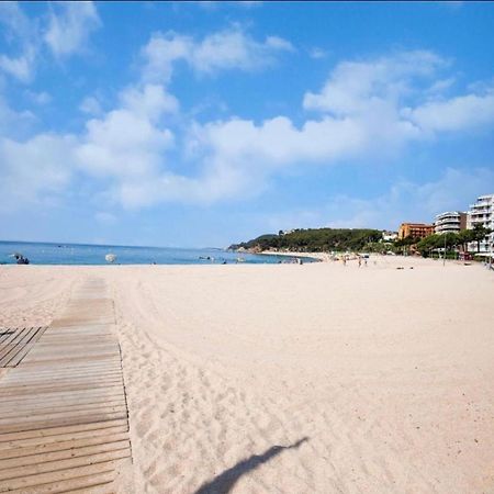 Seahomes Vacations, Beach&Pool, In Fenals Beach 료렛 드 마르 외부 사진